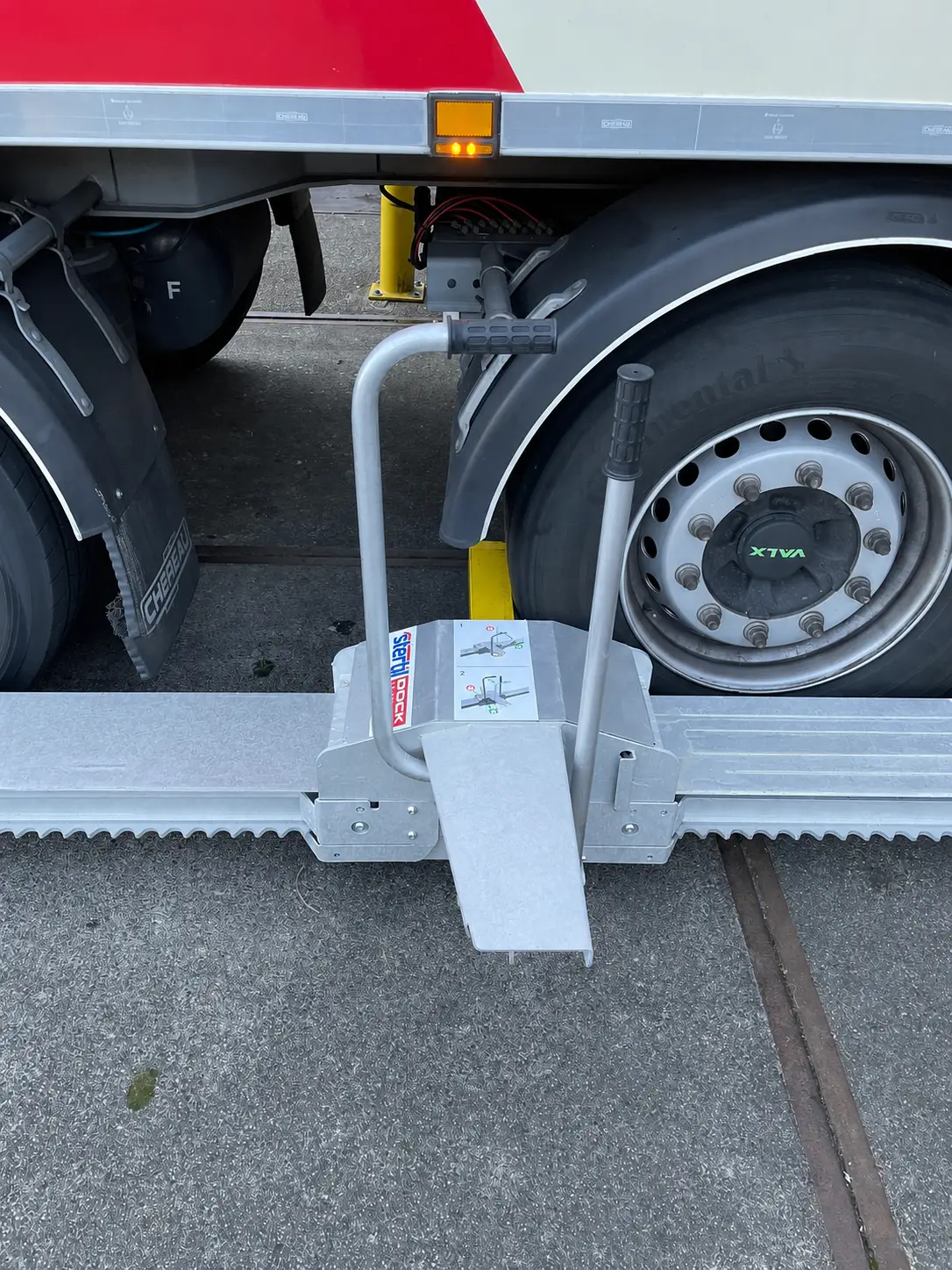 blocare-roata-camion-manual